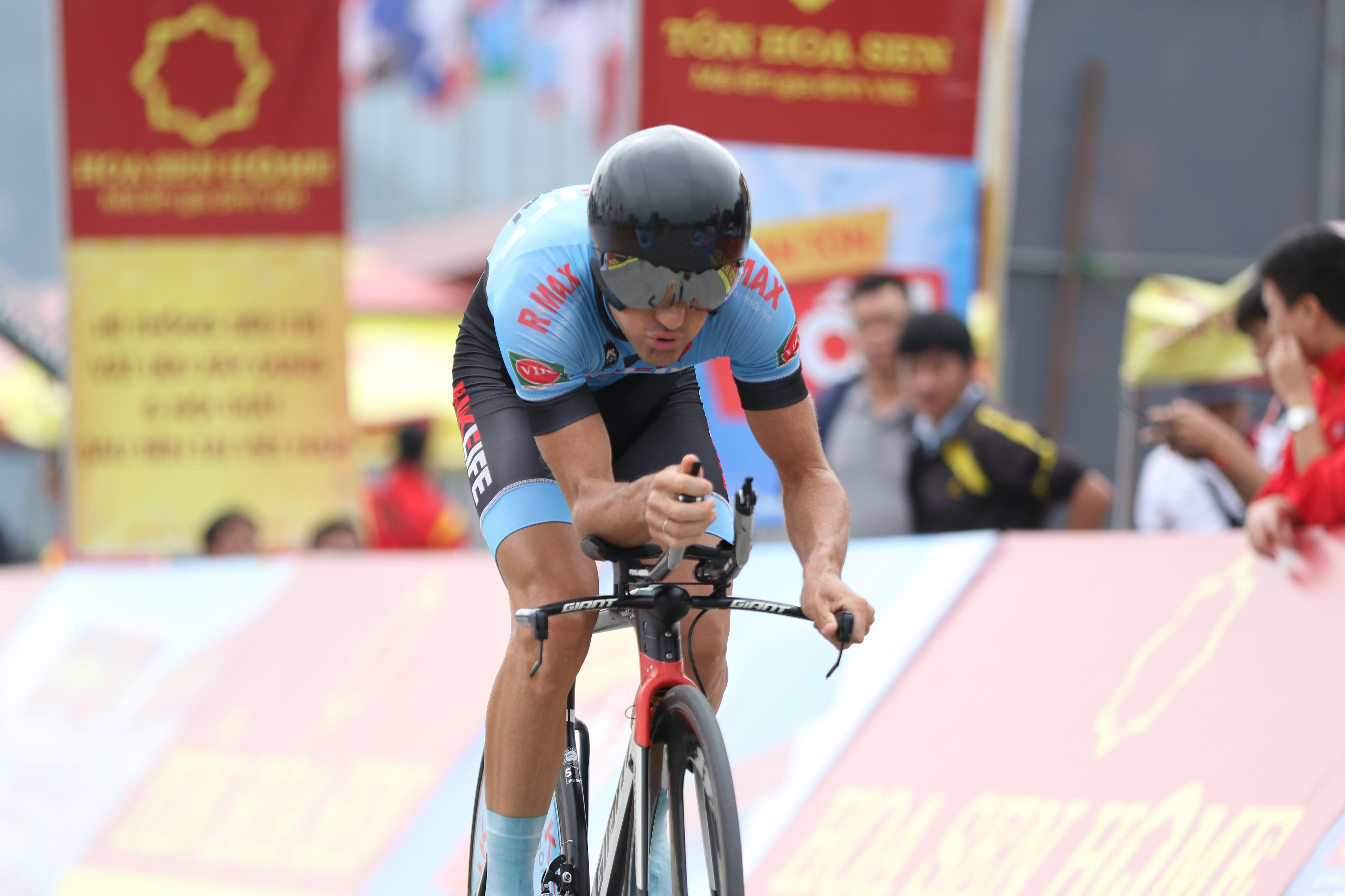 Loic Desriac nhất chặng, áo vàng đổi chủ